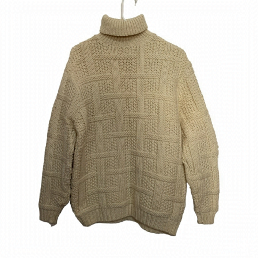 𝅺VINTAGE chunky 100% Pure Virgin Wool fisherman’s Aran style turtleneck sweater